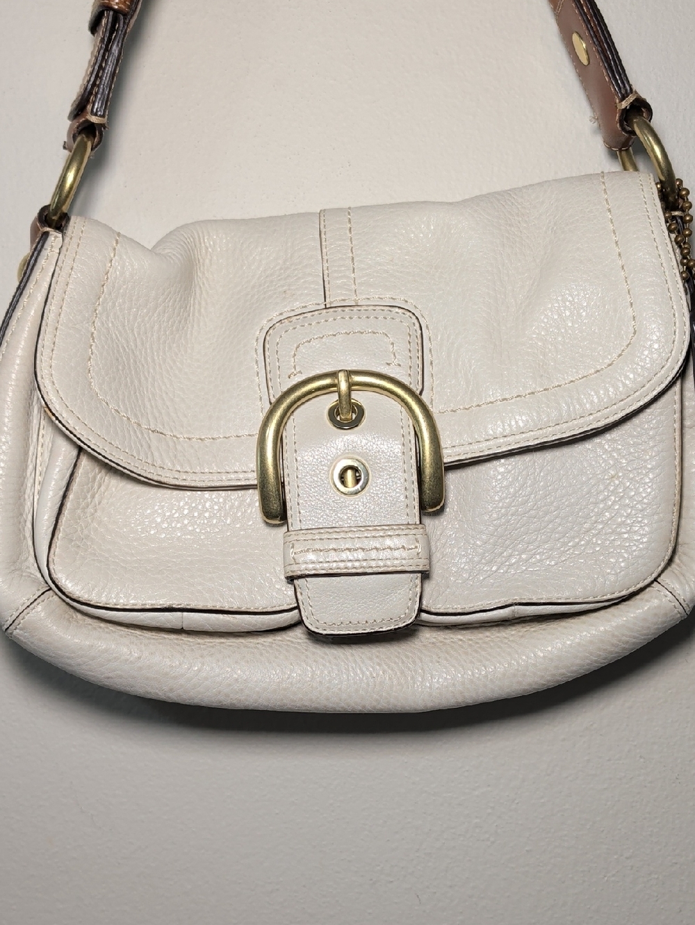 Coach Soho Flap Bag in Cream Pebbled Leather Brown Handle Brass Hardware Y2K - Picture 2 of 12